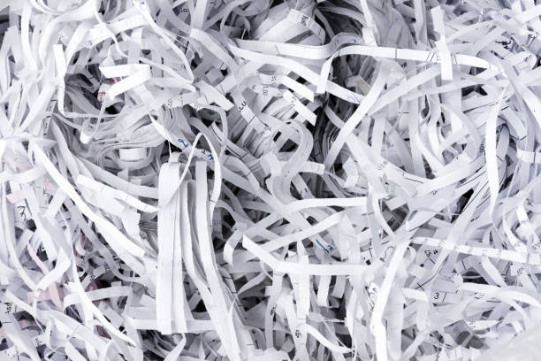 białe tło tekstury papieru do rozdrabniania - identity thief stealing paper shredder zdjęcia i obrazy z banku zdjęć