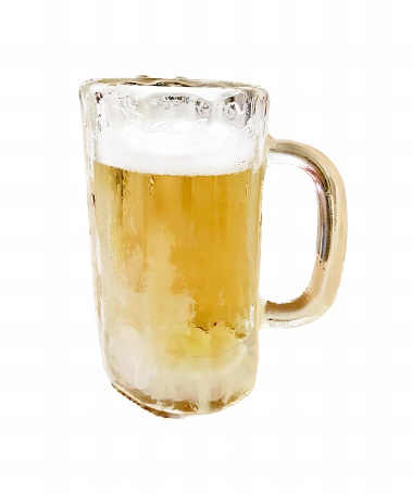 a photography of a glass of beer with a white background, there is a glass of beer with a handle on a white background.