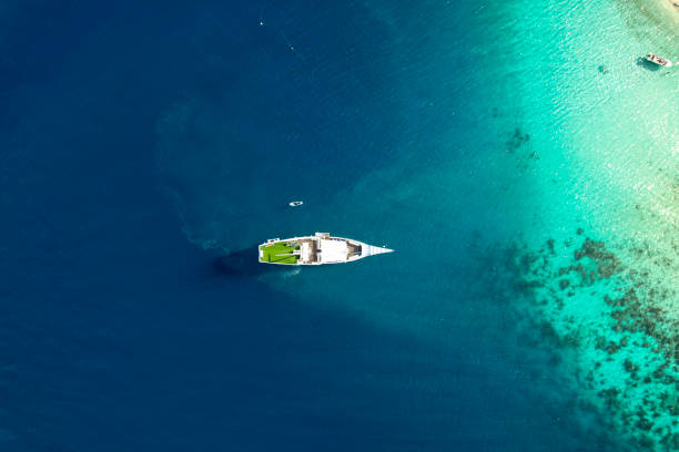 phinisi de luxo em labuan bajo sailing komodo national park - labuanbajo - fotografias e filmes do acervo