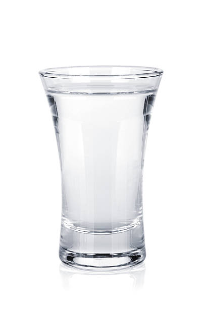 aufnahme von russischer vodka - shot glass stock-fotos und bilder