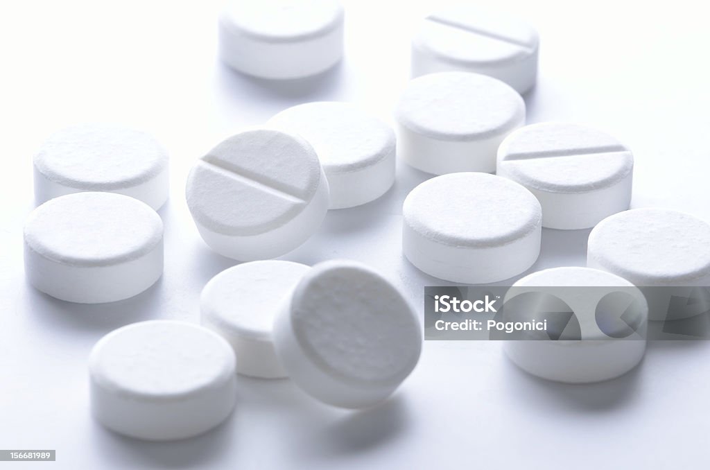 Pilules blanches - Photo de Acide acétylsalicylique libre de droits
