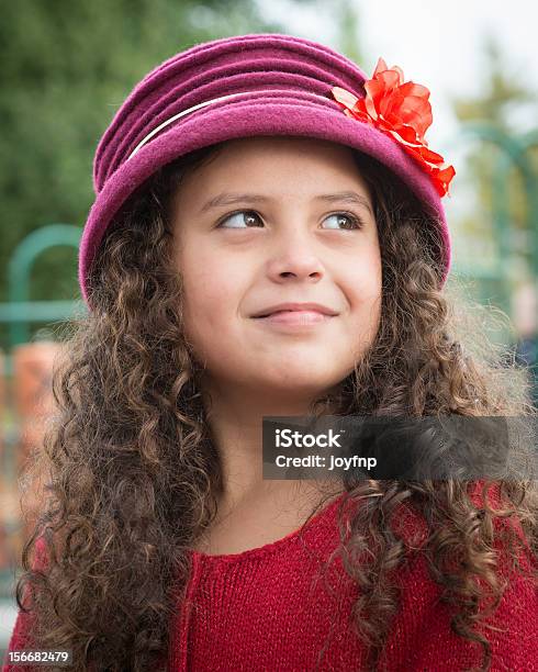 美しい若い少女 - オレンジ色のストックフォトや画像を多数ご用意 - オレンジ色, カーリーヘア, セーター