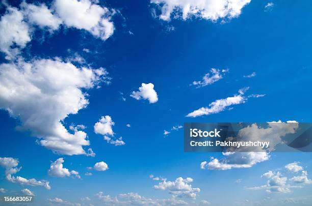 Sky Foto de stock y más banco de imágenes de Aire libre - Aire libre, Azul, Capa de ozono