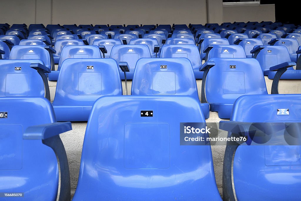 Assentos em um estádio de futebol - Foto de stock de Estádio royalty-free