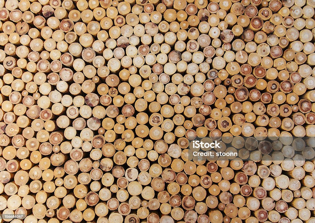Куча деревянных бревен - Стоковые фото Абстрактный роялти-фри