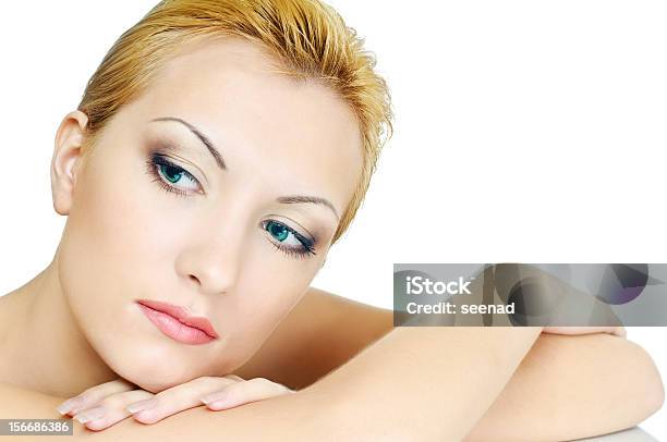 Belleza Chica Con La Piel Foto de stock y más banco de imágenes de Adulto - Adulto, Adulto joven, Belleza