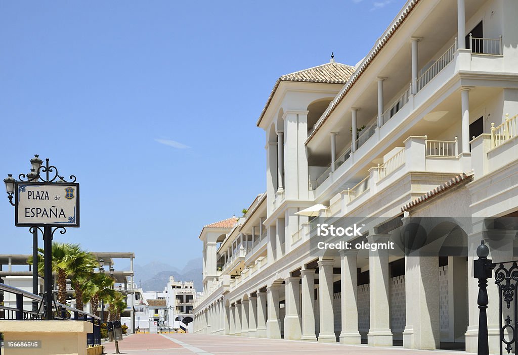 Sunny square Hiszpanii w Nerja - Zbiór zdjęć royalty-free (Nerja)