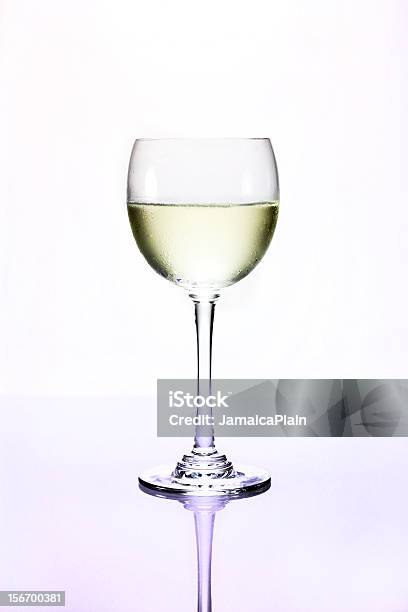 白ワイングラス - アルコール飲料のストックフォトや画像を多数ご用意 - アルコール飲料, カットアウト, カラー画像