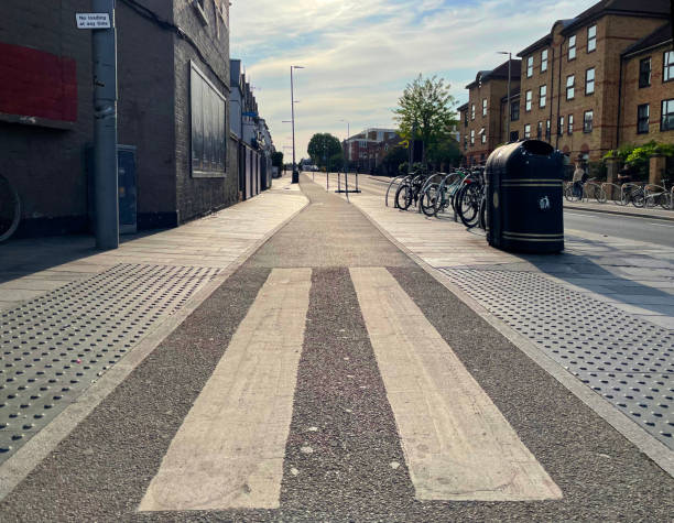 ścieżka rowerowa w walthamstow - bicycle london england cycling safety zdjęcia i obrazy z banku zdjęć