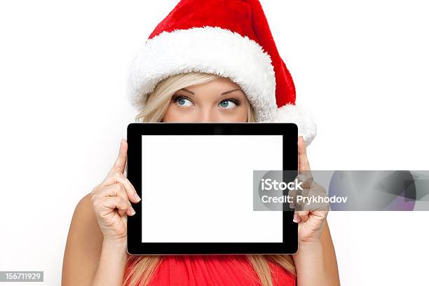 Girl In A 赤のクリスマス帽子タブレットタッチを - お祝いのストックフォトや画像を多数ご用意 - お祝い, インターネット, オンラインショッピング