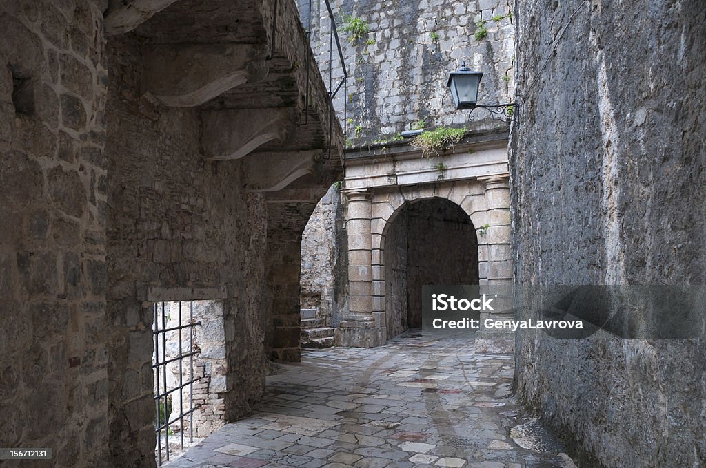 Стена в древнюю крепость - Стоковые фото Адриатическое море роялти-фри