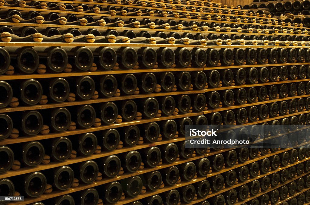 Bouteilles de chambre - Photo de Bouteille de vin libre de droits