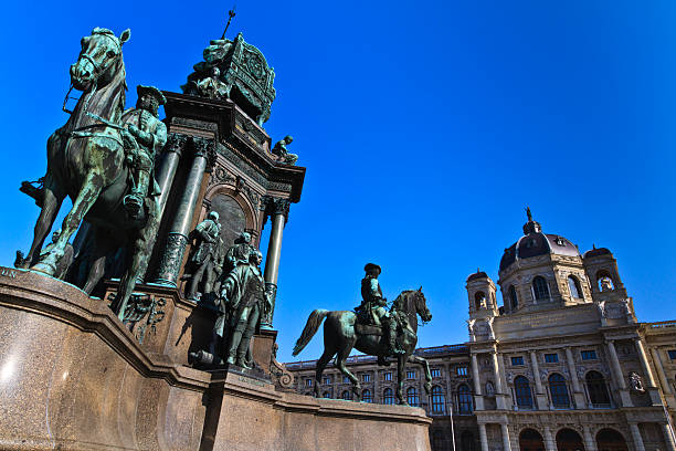 vienne-tsarine maria theresia monument - khevenhueller austrian culture austria baroque style photos et images de collection