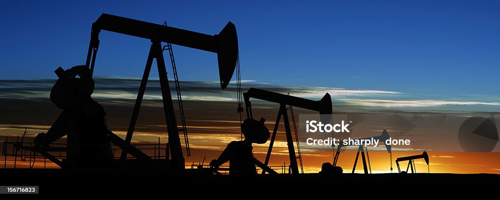 XXXL pumpjack siluetas - Foto de stock de Gas natural libre de derechos