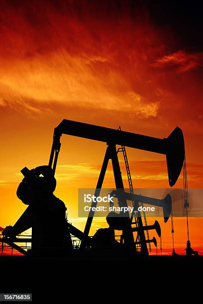 Xxxl Pumpjack シルエット - 石油のストックフォトや画像を多数ご用意 - 石油, しずく, 天然ガス