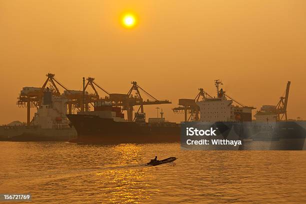 Puerto De Embarque Foto de stock y más banco de imágenes de Agua - Agua, Aire libre, Amanecer