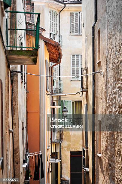 Street Foto de stock y más banco de imágenes de Aire libre - Aire libre, Arquitectura, Arquitectura exterior