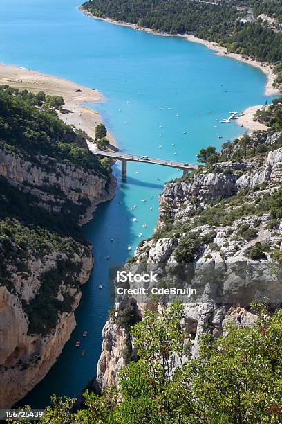 Foto de Vista De Gorges Du Verdon Na França e mais fotos de stock de Lago Sainte-Croix - Lago Sainte-Croix, Alpes-de-Haute-Provence, Atividade Recreativa