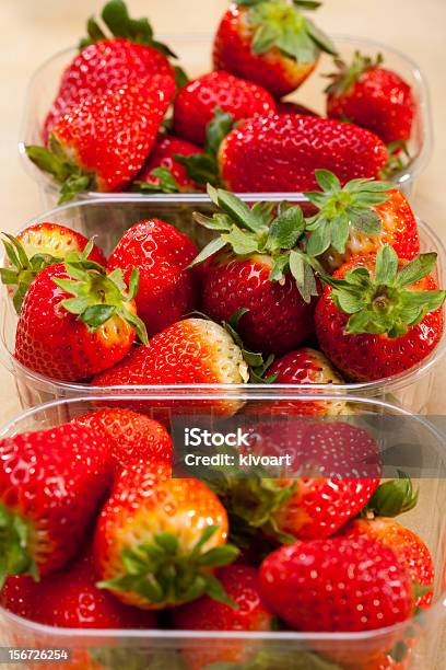 Erdbeeren Stockfoto und mehr Bilder von Bildhintergrund - Bildhintergrund, Erdbeere, Fotografie
