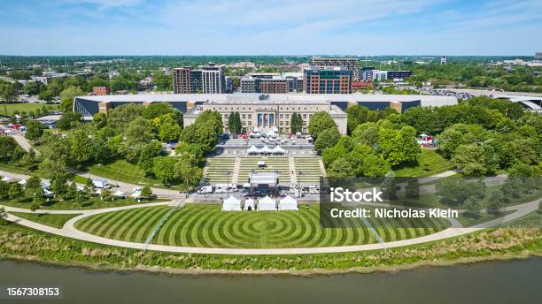 Aerial Cosi With Manicured Green Lawn Of Lower Scioto Greenway With River Stock Photo - Download Image Now