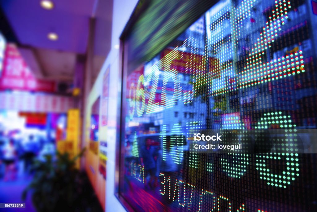 Visualizar stock market charts - Foto de stock de Pantalla de Comercio libre de derechos