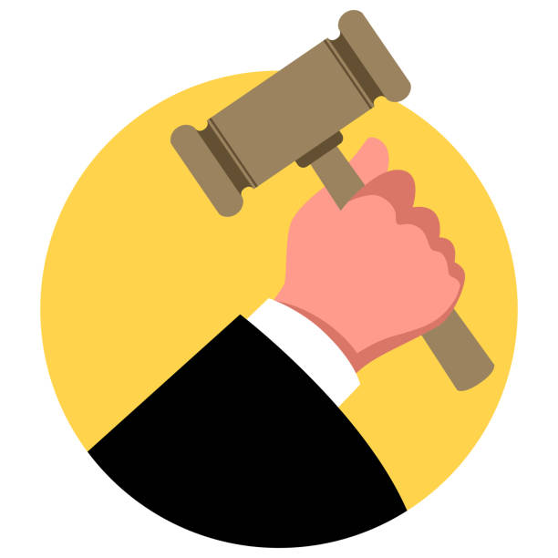 망치를 들고 있는 판사 손의 클립 아트 - employment issues law gavel legal system stock illustrations