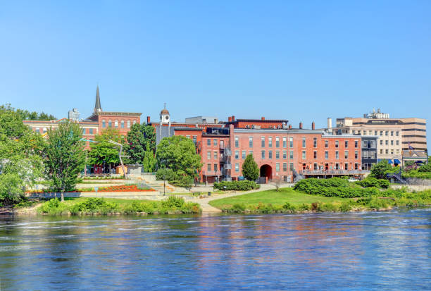 istock Auburn Maine along the Androscoggin River 1567402853