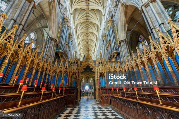 Photo libre de droit de Abbaye De Westminster Intérieur Des Stalles Du Chœur Et De La Nef Labbaye Est Située Dans La Cité De Westminster À Londres En Angleterre Près Des Chambres Du Parlement Palais De Westminster banque d'images et plus d'images libres de droit de Abbaye de Westminster