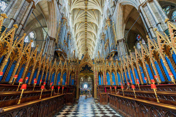 westminster abbey interior of the choir stalls and nave. the abbey is located in the city of westminster in london, england near the houses of parliament, palace of westminster. - people cemetery church urban scene imagens e fotografias de stock