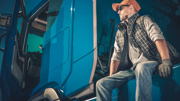 istock Semi Truck Driver Awaiting Trailer to Be Drop and Hook. 1567751801