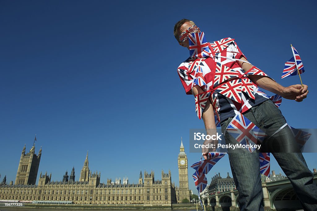 Union Jack Fazendo Bandeirinha sobrecarga Guy bancadas pelo Big Ben de Londres - Royalty-free Bandeira da Grã-Bretanha Foto de stock