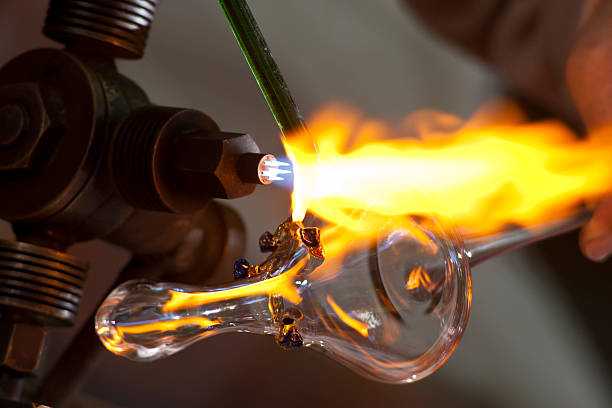 ガラスブロワーします。 - glass blower ストックフォトと画像