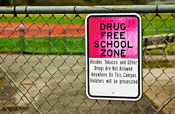 The sign outlines that the school is a drug free zone.