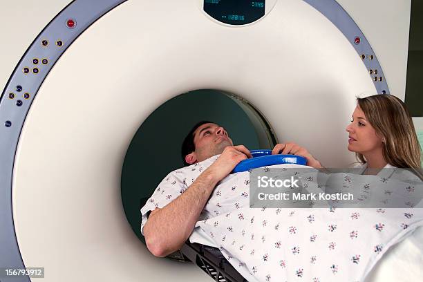 Man 受入cat スキャンを前立腺の審査 - CTのストックフォトや画像を多数ご用意 - CT, CTスキャナー, MRI検査