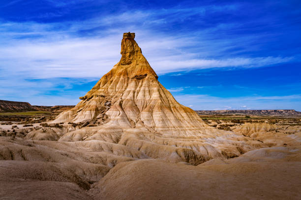 las bardenas reales, 사막 산, 나바라의 건조한 풍경, 스페인 - bardenas hill 뉴스 사진 이미지