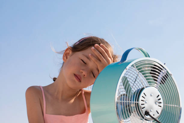 istock Girl with Fan 1568026009