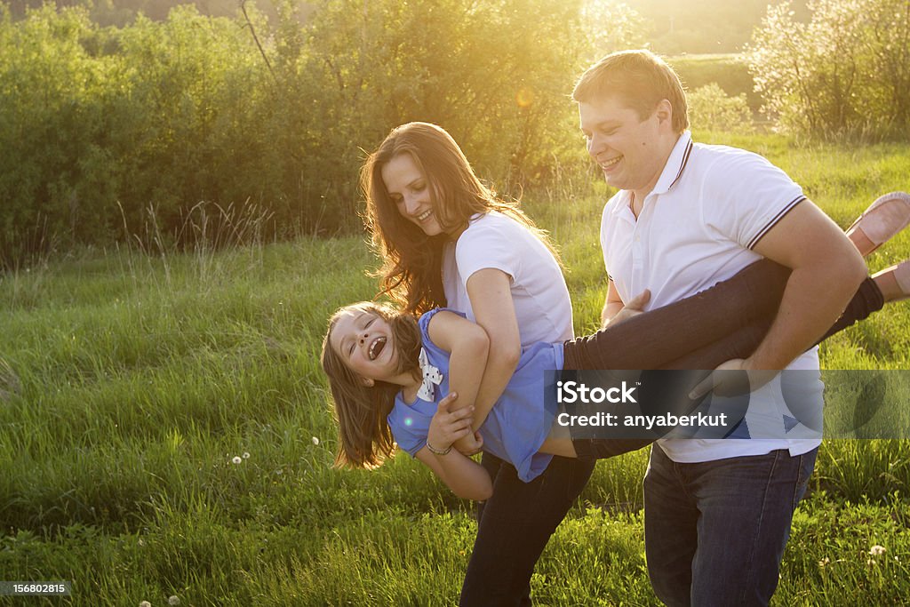 Famiglia felice - Foto stock royalty-free di Abbigliamento casual