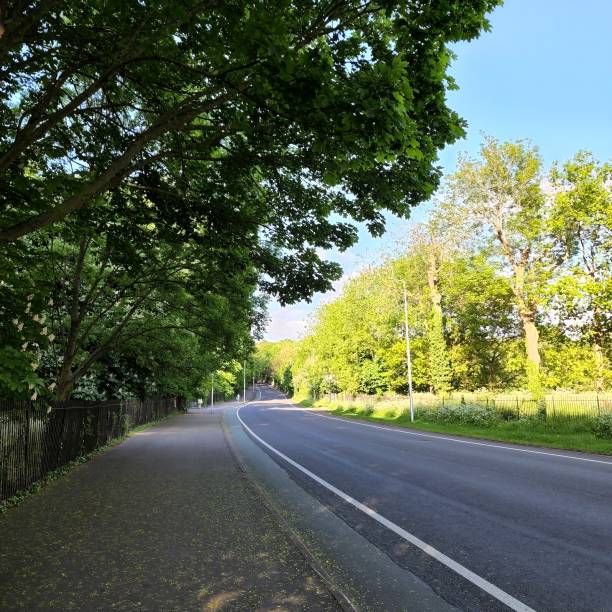istock Oxford Sunny Road 1568041144