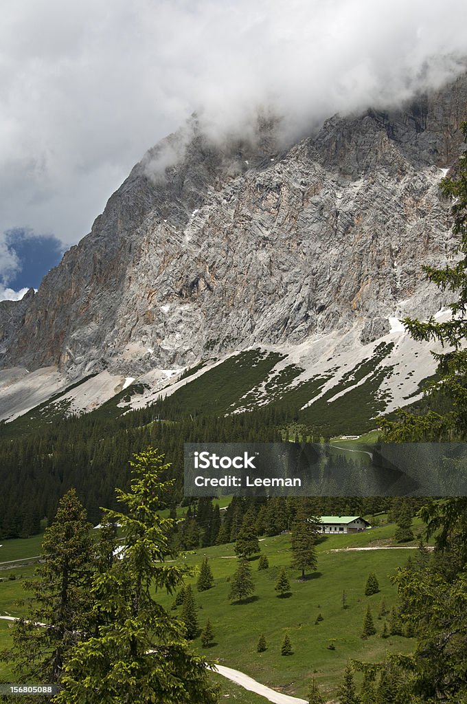 Ehrwalder Alp sotto il Monte Zugspitze, Alto Adige - Foto stock royalty-free di Alpi