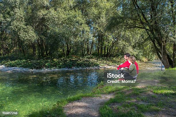 Vater Und Sohn Gemeinsam Fischen Stockfoto und mehr Bilder von Abwarten - Abwarten, Angel, Angeln