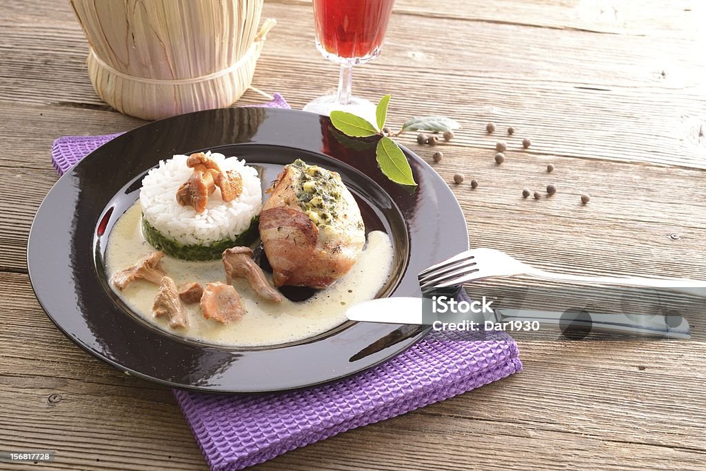 Completo Petto di pollo con prosciutto e spinaci - Foto stock royalty-free di Aglio - Alliacee