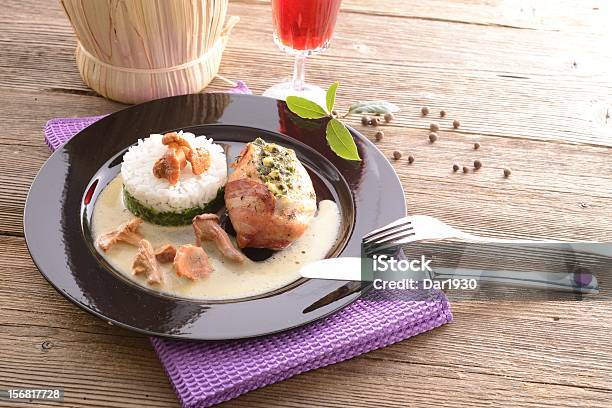 Completo Petto Di Pollo Con Prosciutto E Spinaci - Fotografie stock e altre immagini di Aglio - Alliacee - Aglio - Alliacee, Arrosto - Cibo cotto, Arrosto - Portata principale