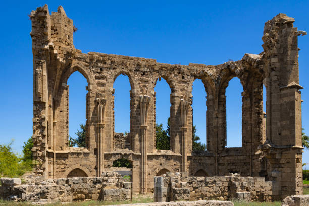 ruinen des hl. georg der lateiner aus dem 13. jahrhundert, gotische kirche famagusta, nordzypern, türkische zyprioten - famagusta stock-fotos und bilder