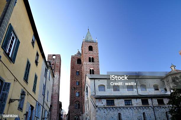 中世風の街の中心ダイナスティータワーズはイタリアのアルベンガ - イタリアのストックフォトや画像を多数ご用意 - イタリア, リグーリア, 中世