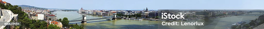 Estate vista panoramica di Budapest da una collina Gelert. - Foto stock royalty-free di Ambientazione esterna