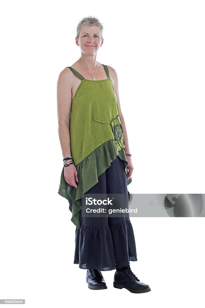 Felice donna anziana si trova in comoda scorrere lungo abito - Foto stock royalty-free di Abbigliamento casual