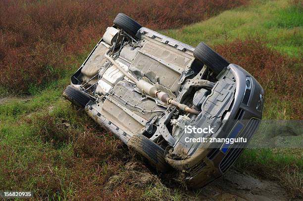 Auto Overturned Stockfoto und mehr Bilder von Unfall - Ereignis mit Verkehrsmittel - Unfall - Ereignis mit Verkehrsmittel, Auto, Unfall - Konzepte