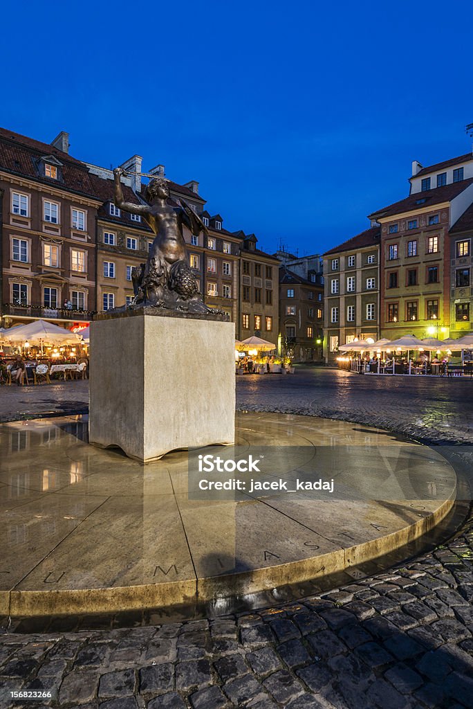 monument de la sirène de Varsovie sur la place de la vieille ville - Photo de Architecture libre de droits