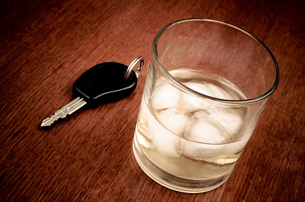 위스키 및 자동차모드 암호키 - drunk driving alcohol key law 뉴스 사진 이미지