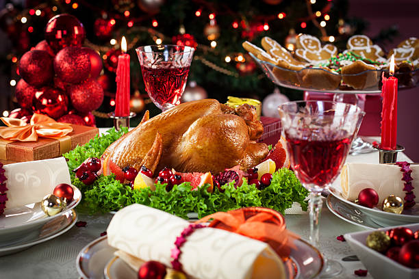 cena di tacchino di natale - stuffed turkey foto e immagini stock